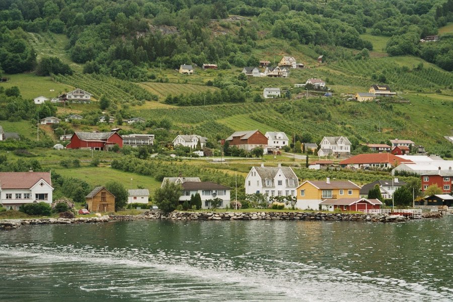 2003060608 fjaerlandfjord leikanger